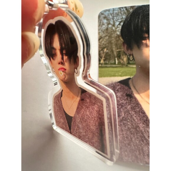 Yeonun Kpop Tomorrow x Together TXT Keychain Bias Gift MOA Photocard Picture Pic - Picture 2 of 2